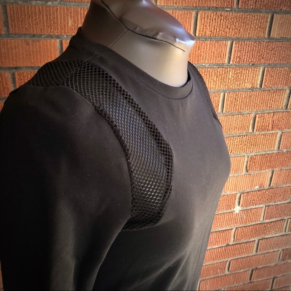 Banana Republic black top with mesh - Picture 4 of 13